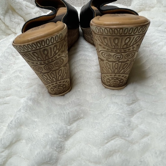 Bella-Vita Women's Wedge Leather Upper Sandals Slip On Made In Italy Size 11M - Picture 4 of 8